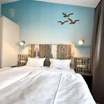 Apartment 522, Seepark *