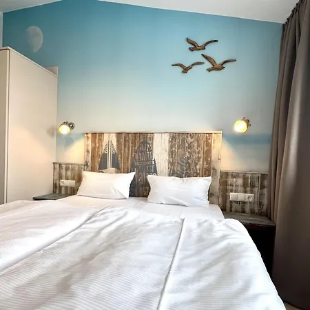 Apartment 522, Seepark *