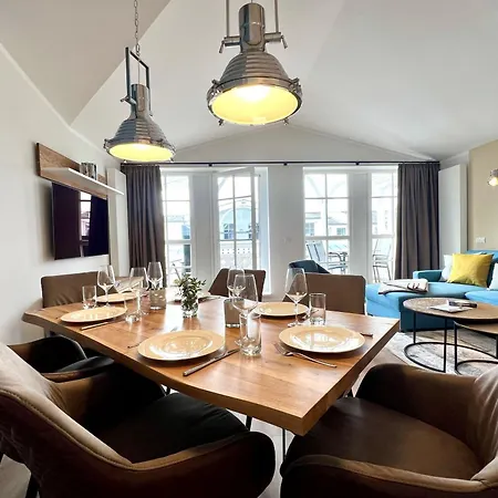 Apartment 522, Seepark *